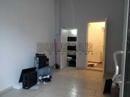Izdaje se lokal 20m2 u samom centru grada