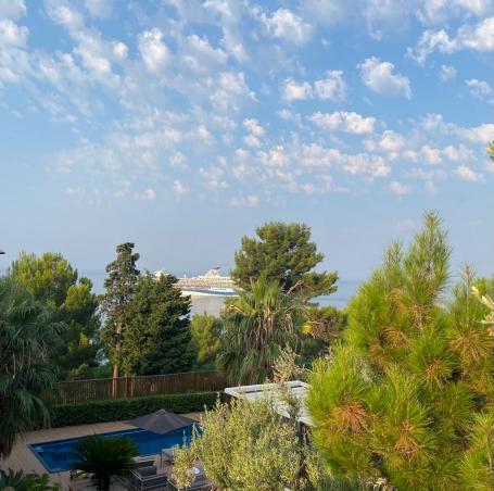 Villa with 3 separate apartments – ideal investment opportunity