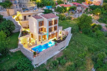 Stunning villa with a panoramic sea view. 