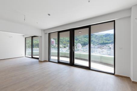 Apartment in Rafailovići, with a total area of 127 m² plus a 13 m² terrace. 