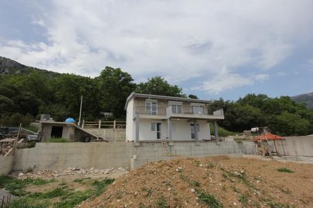 House in Bjelisi on two floors with a spacious yard