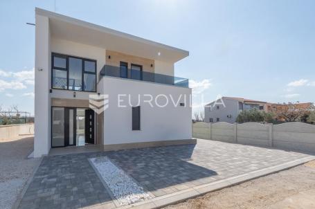 Zadar, Privlaka, Ekskluzivna višetažna vila u Privlaci s bazenom
