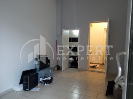 Izdaje se lokal 20m2 u samom centru grada