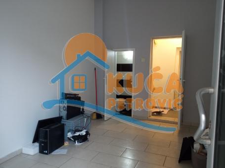 Izdaje se lokal 20m2 u samom centru grada