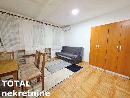 PETROVARADIN - PETROVARADIN - 25.00 m2