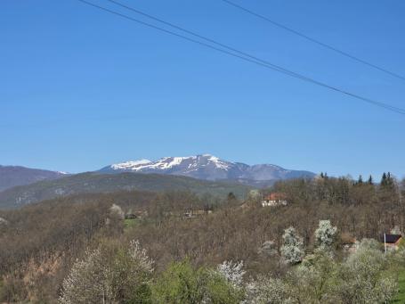 Kuca sa zemljistem