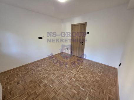 Retko u prodaji, stan na visokom prizemlju u visini prvog sprata od 48m²!