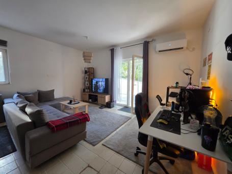 Jednosoban stan 47m² sa velikom terasom 25m²Bečići, Budva – IZDAVANJE NA DUZI PERIOD, DOSTUPNO OD 01