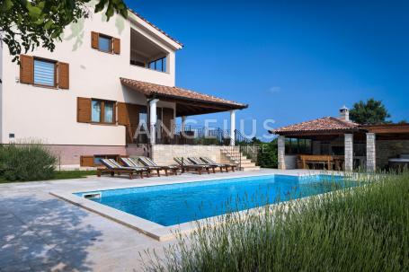 Istra, Svetvincenat - Vila s bazenom na prodaju, 294 m2