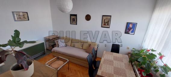 Izdaje se odličan stan kod Crvenog Pevca, 40m2