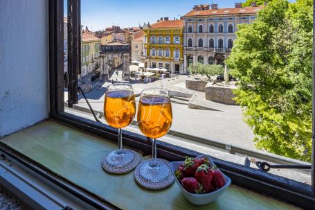 Slavoluk Sergijevaca, Pula - cijela etaža, dva stana, 97 m2