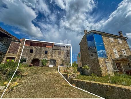 Motovun, Kamena kuća s panoramskim pogledom na Motovun !