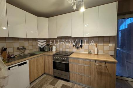 Kuševac, poslovno stambena katnica, 175 m²
