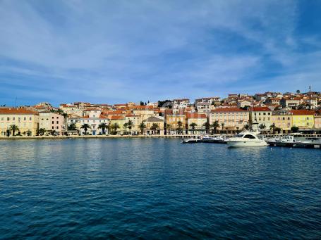 Otok Cres, grad Cres, 152m2 - prostor ugostiteljske namjene