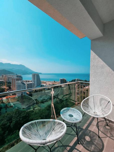 Maisonette-Wohnung mit 2 Schlafzimmern und Meerblick in Bečići zu verkaufen