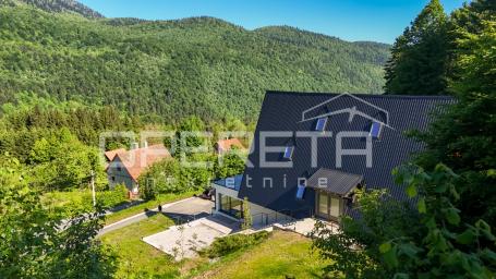 Ekskluzivna planinska vila s bazenom i nesmetanim pogledom (Delnice)