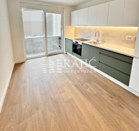 Čarlija Čaplina,55m2,3.0-nov, renoviran, sa dve terase #4554