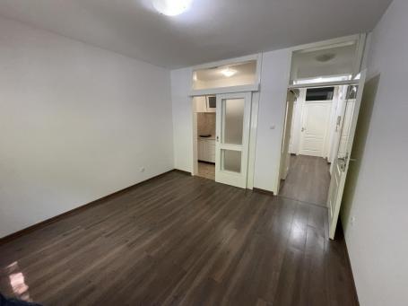 Jednoiposoban prazan stan 38m M. Dimitrijevića
