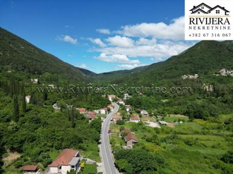 Prodaje se atraktivno zemljište uz glavni magistralni put Herceg Novi – Dubrovni