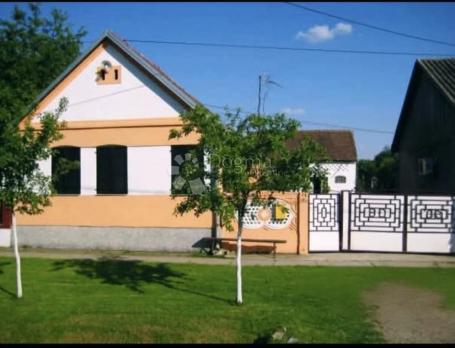 Kuća s okućnicom i velikim potencijalom