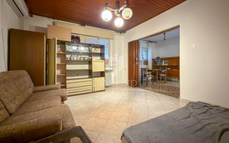 Rabac, stan za renovaciju s pogledom na more