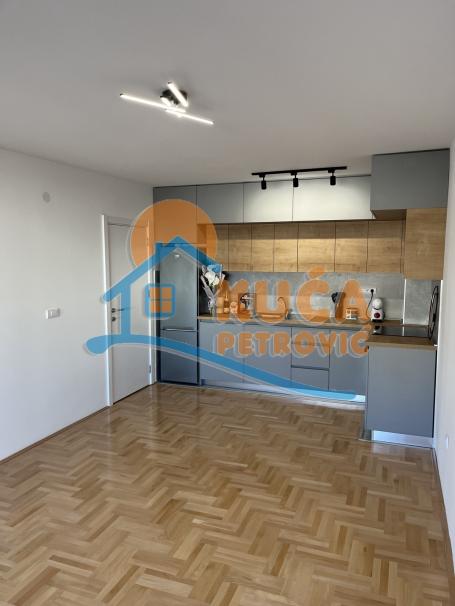 Izdaje se nov, neuseljavan stan u centru Niša, 55m2