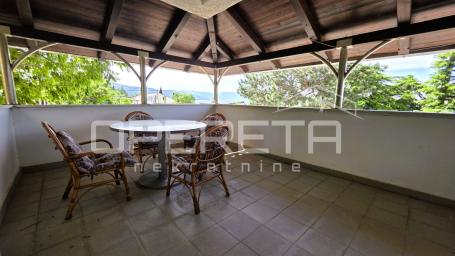 APARTMAN, POGLED NA MORE, GARAŽA, SKLADIŠTE, NOVI VINODOLSKI, 89 M2