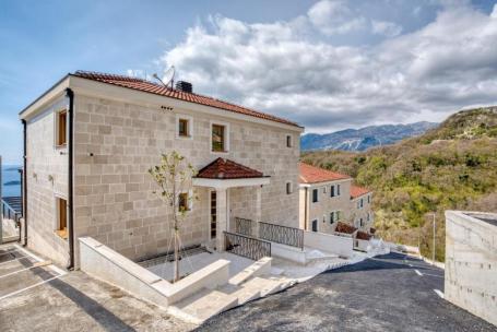 Trosoban stan sa pogledom na Sveti Stefan i more, Budva, Tudorovići