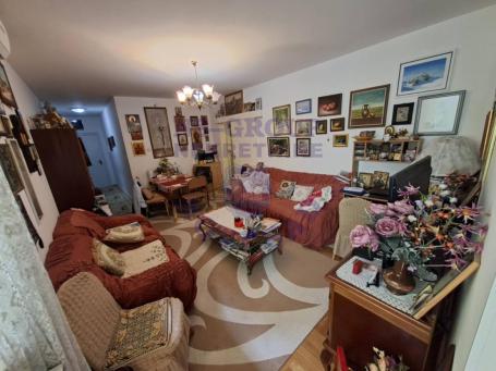 Trosoban stan na Grbavici 64m2
