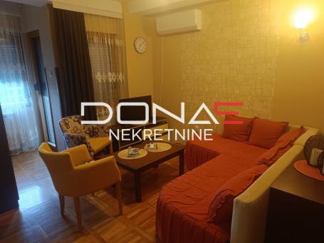 Izdaje se kompletno namešten stan 42m² – centar grada