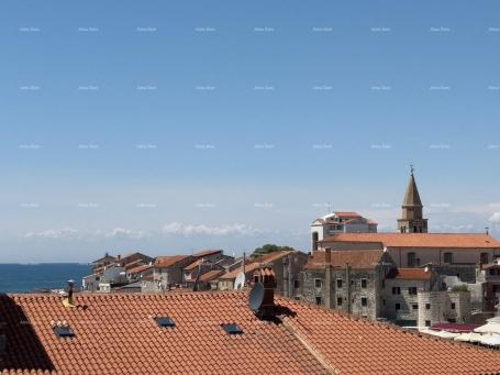 Stan Rezervirano!!!! Prodaja stanova u stambeno-poslovnoj zgradi sa pogledom na more, centar Umaga! 