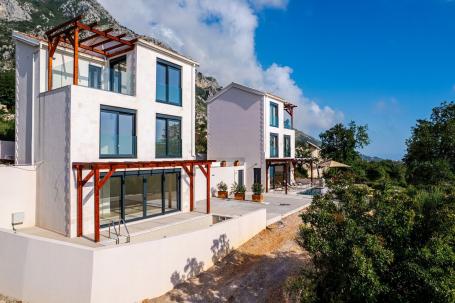 Prodaja nove luksuzne vile 113,90m² sa bazenom i panoramskim pogledom na more – Blizikuće, Budvanska