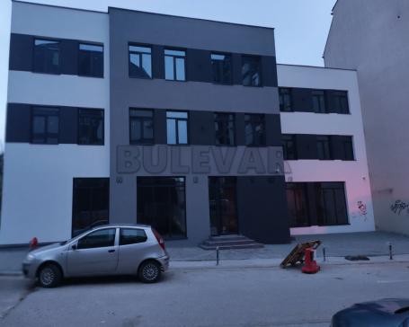 Nova, Lux nekretnina, sam centar Kragujevca - Izdavanje - prizemlje poslovnog objekta u Kragujevcu, 