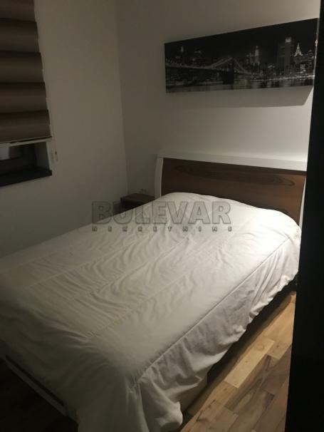 Stan penthaus u Kragujevcu, Erdoglija, blizina centra - površina 73 м2, plus terasa 75 m2