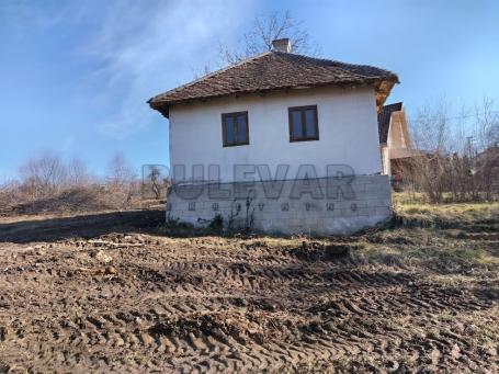 Zemljište u građevinskom području, Maršić, Kragujevac- ukupna površina 6468 m2, pogodno za izgradnju