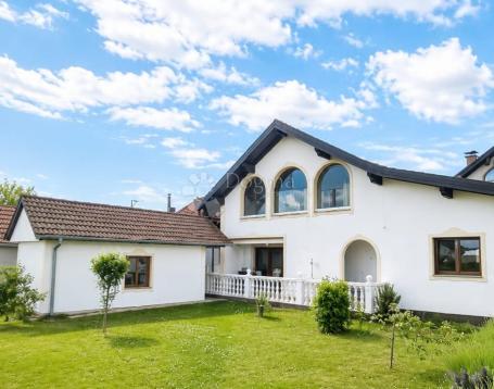UREĐENA KATNICA 257 m2 SA VELIKOM OKUĆNICOM, ŽITNJAK- STRUGE