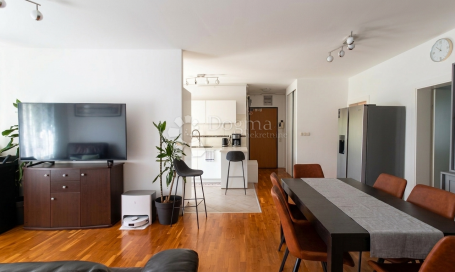 Ekskluzivno! 5-sobni stan Vrhovec, 111 m², terasa, garaža