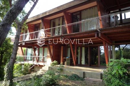 Istra, Rovinj, unikatna vila 362 m² na samo 150 metara od mora na traženoj lokaciji