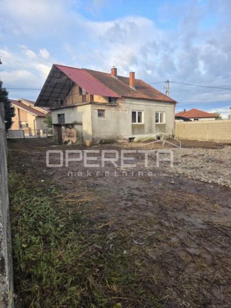 Kuća za adaptaciju u Trnovcu