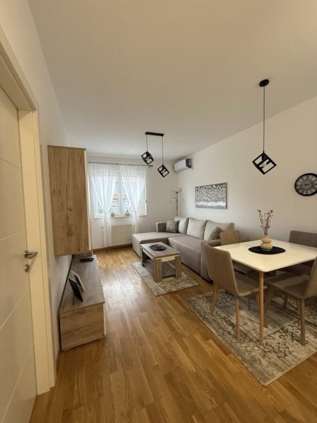 NOVI SAD - CARA DUŠANA - 37.00 m2