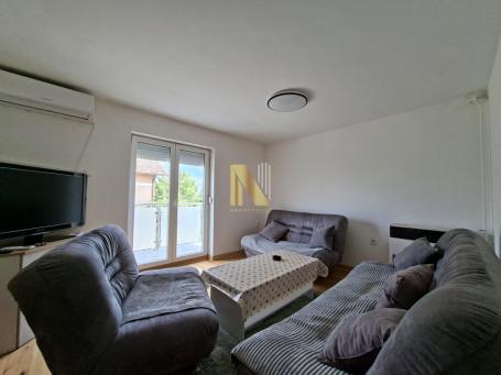Trosoban stan sa terasom od 30m2 - Klisa