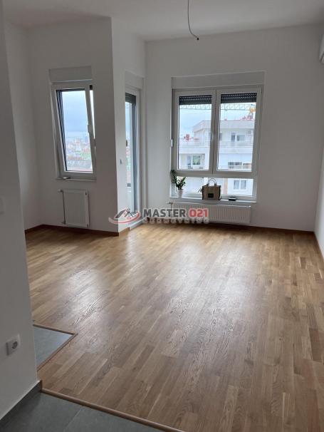 Nenameštena veća garsonjera 30m2, Avenija Garden - Cara Dušana