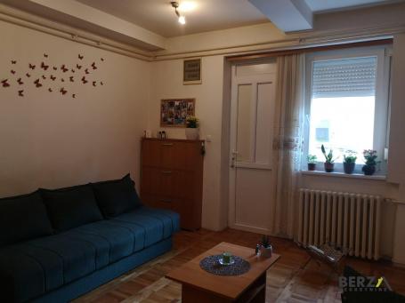 NAMEŠTENA GARSONJERA U STROGOM CENTRU