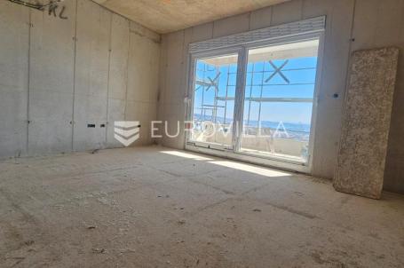 Seget Donji, stan 66,3 m² na 1. katu s parkirnim mjestom i pogledom na more