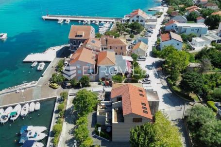 Zadar, otok Ugljan novogradnja 90 m² prvi red do mora