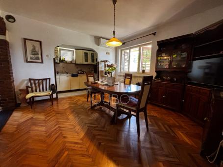 Istra, Rovinj - Stan sa potencijalom na odličnoj lokaciji