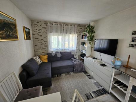 Samostojeća kuća s velikom okućnicom i pogledom na more u Planom!  Trogir