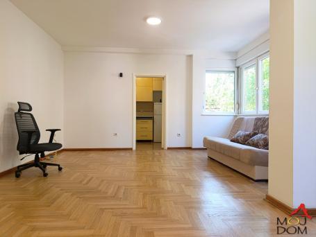 NOVI SAD - SOCIJALNO - IZDAVANJE NEKRETNINA - 89 m2 - 900€