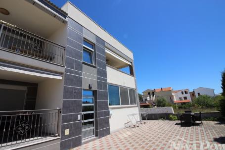 Apartman na Viru – 280m od plaže, uređen i useljiv!