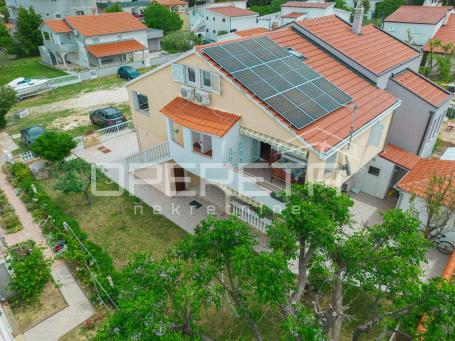 Apartmanska kuća uz more – bez troška vode i struje!